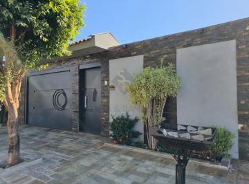 Casa · 250m² · 3 Quartos · 2 Vagas · Casas Residenciais Padrão em Jardinópolis