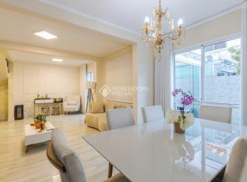 Casa · 227m² · 3 Quartos · 3 Vagas · Casa em Condominio fechado com 4 Quartos, Suíte Master e Sotão com Lareira - Bairro Estância Velha