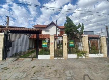 Casa · 200m² · 5 Quartos · 3 Vagas · Casa espaçosa com 5 quartos e amplo pátio arborizado em Canoas