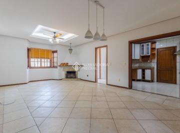 Casa · 200m² · 5 Quartos · 3 Vagas · Casa espaçosa com 5 quartos e amplo pátio arborizado em Canoas