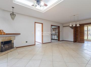 Casa · 200m² · 5 Quartos · 3 Vagas · Casa espaçosa com 5 quartos e amplo pátio arborizado em Canoas