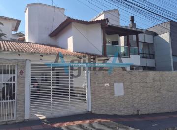 Casa · 3 Quartos · 4 Vagas · CASA SEMIMOBILIADA COM 3 QUARTOS, SUÍTE COM CLOSET E GARAGEM PARA 4 CARROS