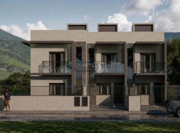 Casa · 86m² · 2 Quartos · 1 Vaga · Sobrado Geminado Moderno na Passagem do Massiambu: Seu Futuro Lar em Palhoça