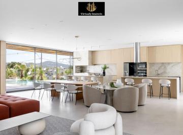 Casa · 1031m² · 5 Quartos · 6 Vagas · Casa mobiliada no Condomínio Caledônia em Camboriú com 700m2