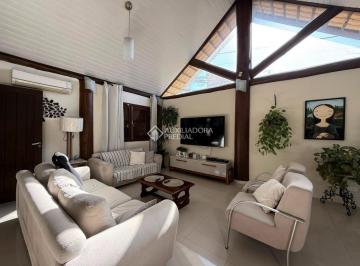 Casa · 225m² · 3 Quartos · 4 Vagas · Casa de Alto Padrão com 3 Suítes e 410m² a 900m do Mar
