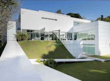 1 · Casa de condomínio com 1126.06 m², 4 quartos sendo 4 suítes à venda no bairro Campo Comprido.