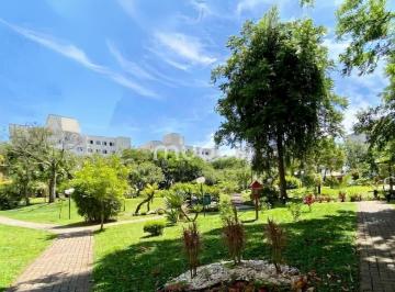 Apartamento de 2 quartos, Curitiba · Apartamento todo reformado, que oferece conforto, segurança e praticidade