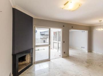 Casa de 3 quartos, Santana de Parnaíba · Casa para Locação no Tamboré 6 | 200 m² | 3 Dormitórios | 1 Suíte | 2 Vagas