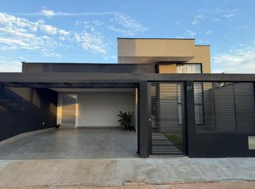 Casa de 3 quartos Venda R$ 790.000 · Casa ponte alta norte, 3 quartos com 1 suíte, lote 415m², rica em armários, rua do shopping