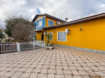 Casa de 6 quartos, Curitiba · Casa de esquina. Ótima residência ou renda.