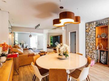 Localizada na vibrante cidade de São Paulo, esta encantadora casa oferece um ref · Casa à Venda - Butantã, 2 Quartos, 155 m2