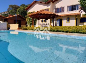 Casa · 213m² · 6 Quartos · 3 Vagas · Oportunidade Única: Propriedade Exclusiva com 3 Casas Independentes!