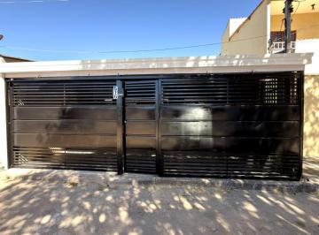 Casa de 3 quartos, Brasília · VENDO CASA NA QR 516 DE SAMAMBAIA SUL.