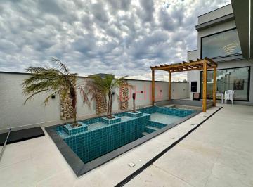 Casa · 250m² · 3 Quartos · 4 Vagas · Belo sobrado com 3 suítes e piscina - Condomínio Campos do Conde