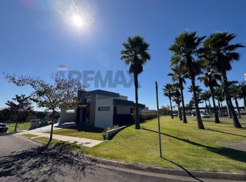 Casa · 225m² · 3 Quartos · 5 Vagas · Casa Térrea de Esquina, Condomínio Tamboré Jaguariúna - 3 Suítes, Escritório e Fotovoltaica