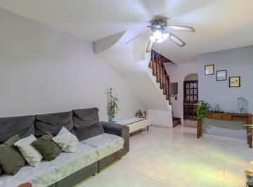 c2b65bca-77ff-4539-bf80-c6ed18707835 · Confortável sobrado para venda em Parque das Árvores com 3 quartos, 180m²