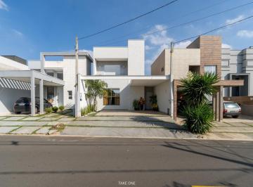 6d0d0245-c165-4a3a-a2be-f7dc171a3eca · Aconchegante casa em condomínio para venda com 3 quartos, sendo 3 suítes, 184m²