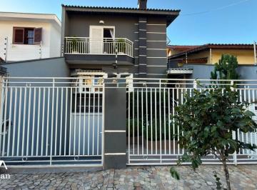 Casa · 220m² · 5 Quartos · 5 Vagas · Casa à Venda em Água Fria | 5 Quartos, 4 Suítes e 220 m²