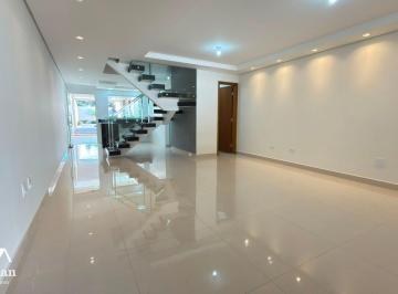 Casa · 198m² · 3 Quartos · 6 Vagas · Sobrado à Venda no Horto Florestal - Piscina
