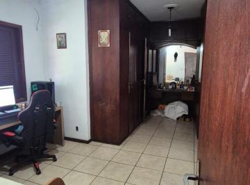Casa · 248m² · 3 Quartos · 4 Vagas · CASA AMPLA COM EXCELENTE ESPAÇO INTERNO E EXTERNO