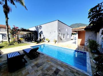 Casa · 168m² · 4 Quartos · 3 Vagas · Exclusividade, casa com piscina no Centro de Peruíbe