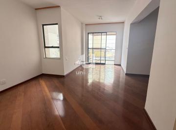 Sala · Apartamento amplo, elegante e com excelente padrão construtivo