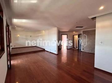 Sala · Casa com 5 quartos no Serrano