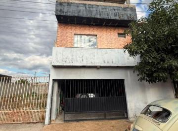 Casa de 7 quartos, Gama · Sobrado com 3 Pavimentos, Piscina Aquecida e 7 Quartos na Ponte Alta Norte
