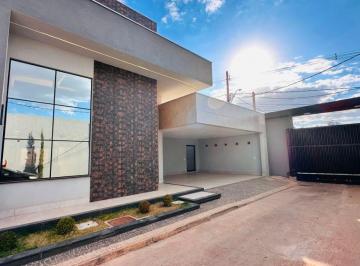 Casa de 3 quartos, Arniqueira · ARNIQUEIRAS - 3 SUÍTES, 2 VAGAS, PISCINA, CHURRASQUEIRA, CONDOMÍNIO, 247 m²