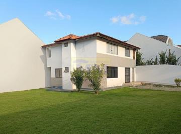 Casa · 200m² · 2 Quartos · 10 Vagas · Excelente Oportunidade Residencial ou Comercial no Pineville – Pinhais