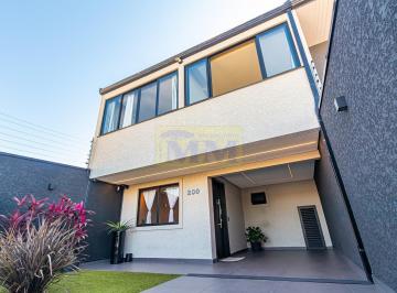 Casa · 106m² · 3 Quartos · 2 Vagas · Sobrado reformado no Centro de Pinhais