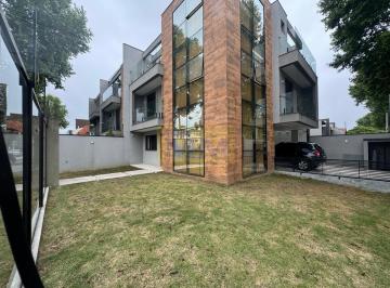 Casa · 206m² · 3 Quartos · 1 Vaga · Triplex com 205m² localizado no Pineville em Pinhais/PR