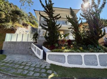 Casa · 167m² · 4 Quartos · 2 Vagas · Casa em condomínio com 4 quartos (3 suítes), piscina e vista para a natureza