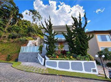 Casa · 167m² · 4 Quartos · 2 Vagas · Casa em condomínio com 4 quartos (3 suítes), piscina e vista para a natureza