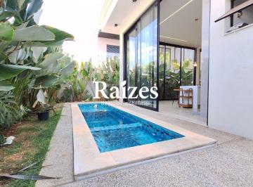 Casa · 280m² · 4 Quartos · 3 Vagas · Casa com 4 suítes em condominio fechado no Granja Marileusa em Uberlândia