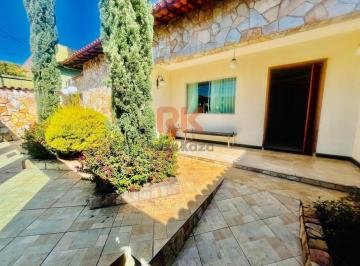 Casa · 209m² · 3 Quartos · 8 Vagas · Casa linear espaçosa em Bairro Planalto — 3 quartos, 8 vagas, quintal e acabamento planejado