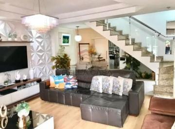 Casa · 222m² · 3 Quartos · 2 Vagas · Sobrado à venda na Vila Prudente - 222m2- 3 dormitórios - 1 suíte - 4 vagas de garagem