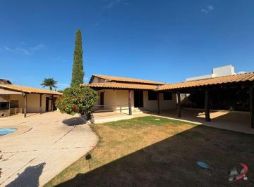 Casa · 200m² · 3 Quartos · 4 Vagas · Locação- Vila Bela