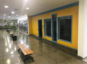 Comercial · 70m² · 1 Vaga · Sala Comercial - Shopping Centro - 70m².