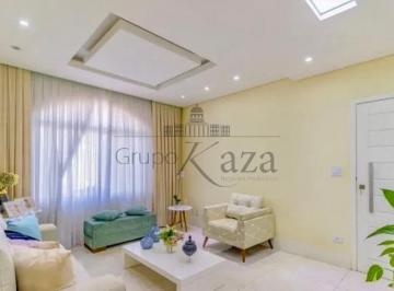 Casa · 245m² · 3 Quartos · 2 Vagas · Oportunidade - Casa Sobradada - Monte Castelo - 3 Dormitórios - 219m².