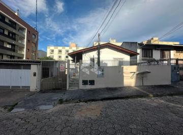 Casa · 228m² · 8 Quartos · 4 Vagas · CASA COM 8 QUARTOS SENDO 2 SUÍTES E 4 VAGAS NA TRINDADE EM FLORIANÓPOLIS