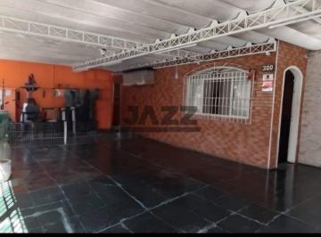1000018040 · Casa térrea com área gourmet e edícula no Jardim Ismênia SJC
