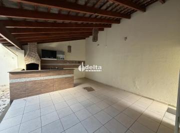 Casa · 250m² · 3 Quartos · 4 Vagas · Casa com 3 quartos sendo 1 sute disponível para locação Jardim Europa em Uberlândia-MG