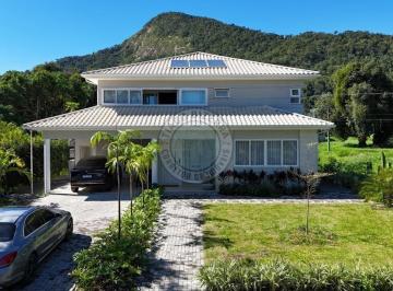 Casa · 411m² · 4 Quartos · 6 Vagas · Casa de Alto Padrão à Venda em Maricá/RJ – Exclusividade, Sofisticação e Contato com a Natureza