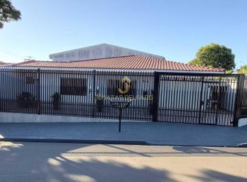 Casa · 200m² · 2 Quartos · 4 Vagas · Casa à Venda – Ampla, Confortável e Excelente Localização
