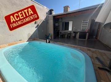 Casa · 107m² · 2 Quartos · 1 Vaga · Casa com Piscina Próxima do Mar em Praia de Leste