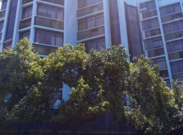 Casa · 27m² · Prédio Residencial em Centro Histórico