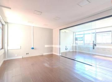 Casa · 236m² · 2 Vagas · Sala Comercial em Petrópolis