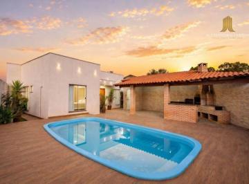 4d3f7f2577930fd8dbb1c771e427495b6b840b25 · Casa escriturada em Arniqueiras | 3 quartos | Piscina | Área gourmet