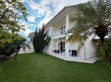Casa · 278m² · 3 Quartos · 3 Vagas · Casa no Centro de Palhoça com Piscina, 3 Quartos e 3 Vagas Cobertas